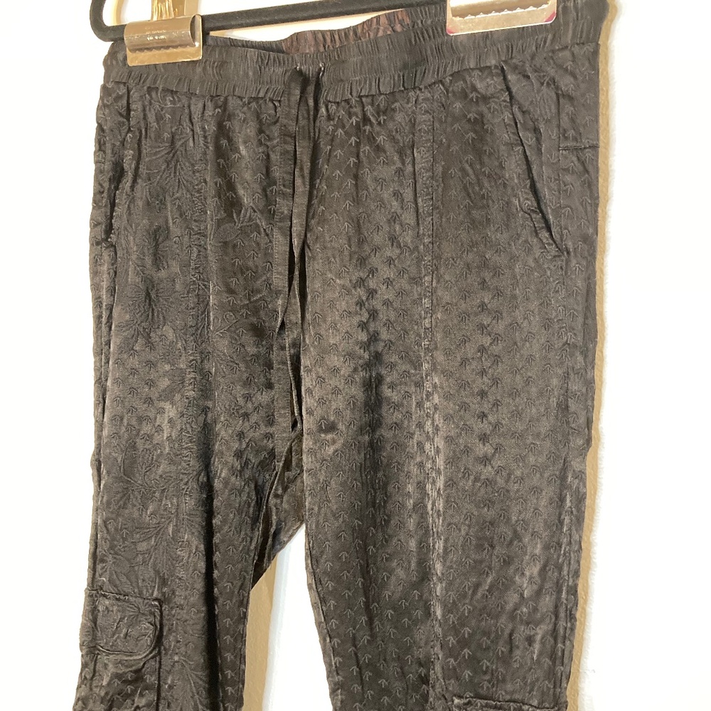 Johnny was elastic waist floral embroidered cropped cargo pull on pants